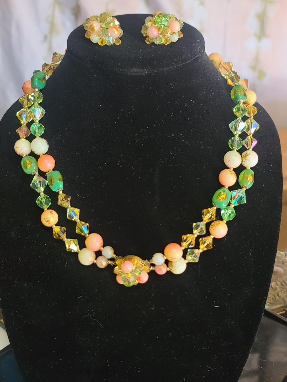 Vintage-Inspired Green & Peach Beaded Necklace Set